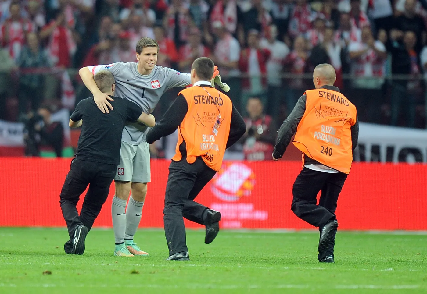 6927722-szczesny-nie-tylko-zatrzymal.jpg