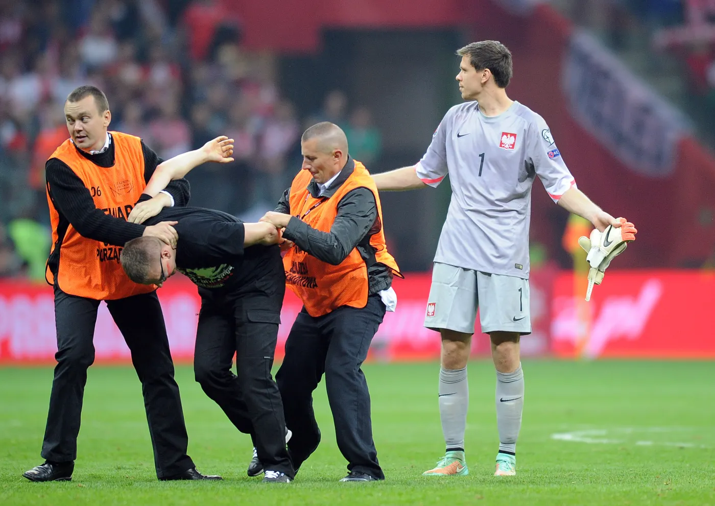 6927751-szczesny-nie-tylko-zatrzymal.jpg