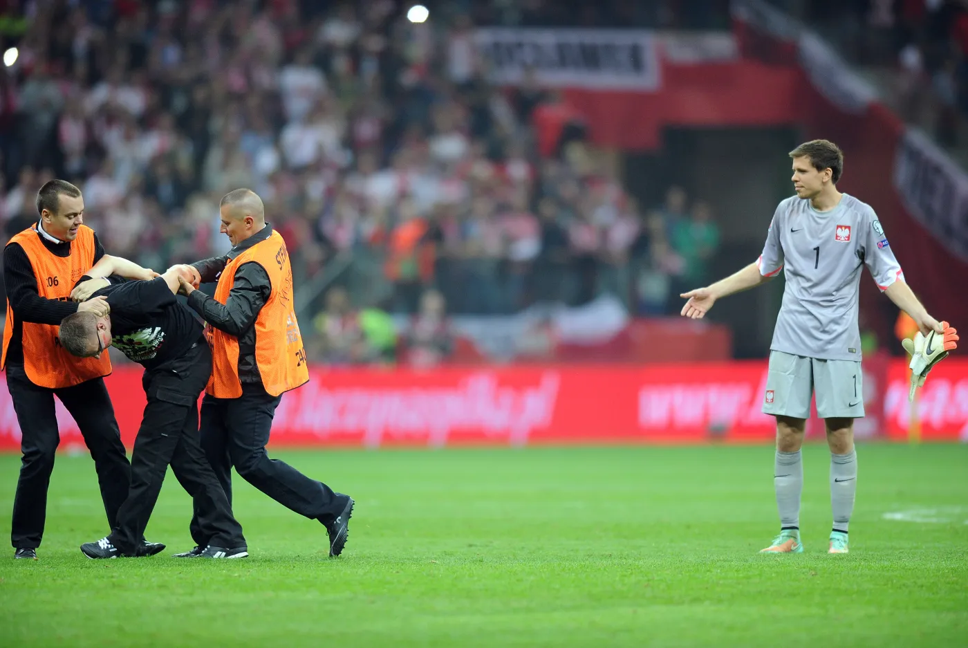 6927780-szczesny-nie-tylko-zatrzymal.jpg