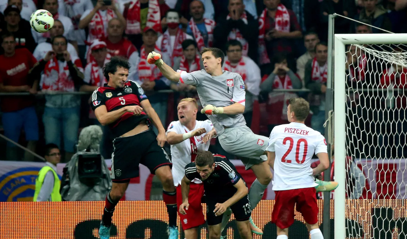 6927258-wojciech-szczesny-c-walczy-o.jpg