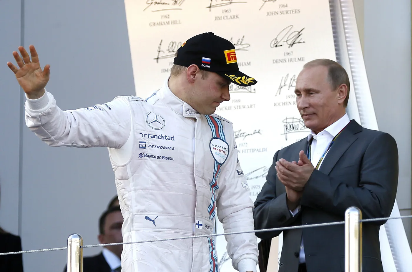 6929910-wladimir-putin-carem-formuly.jpg