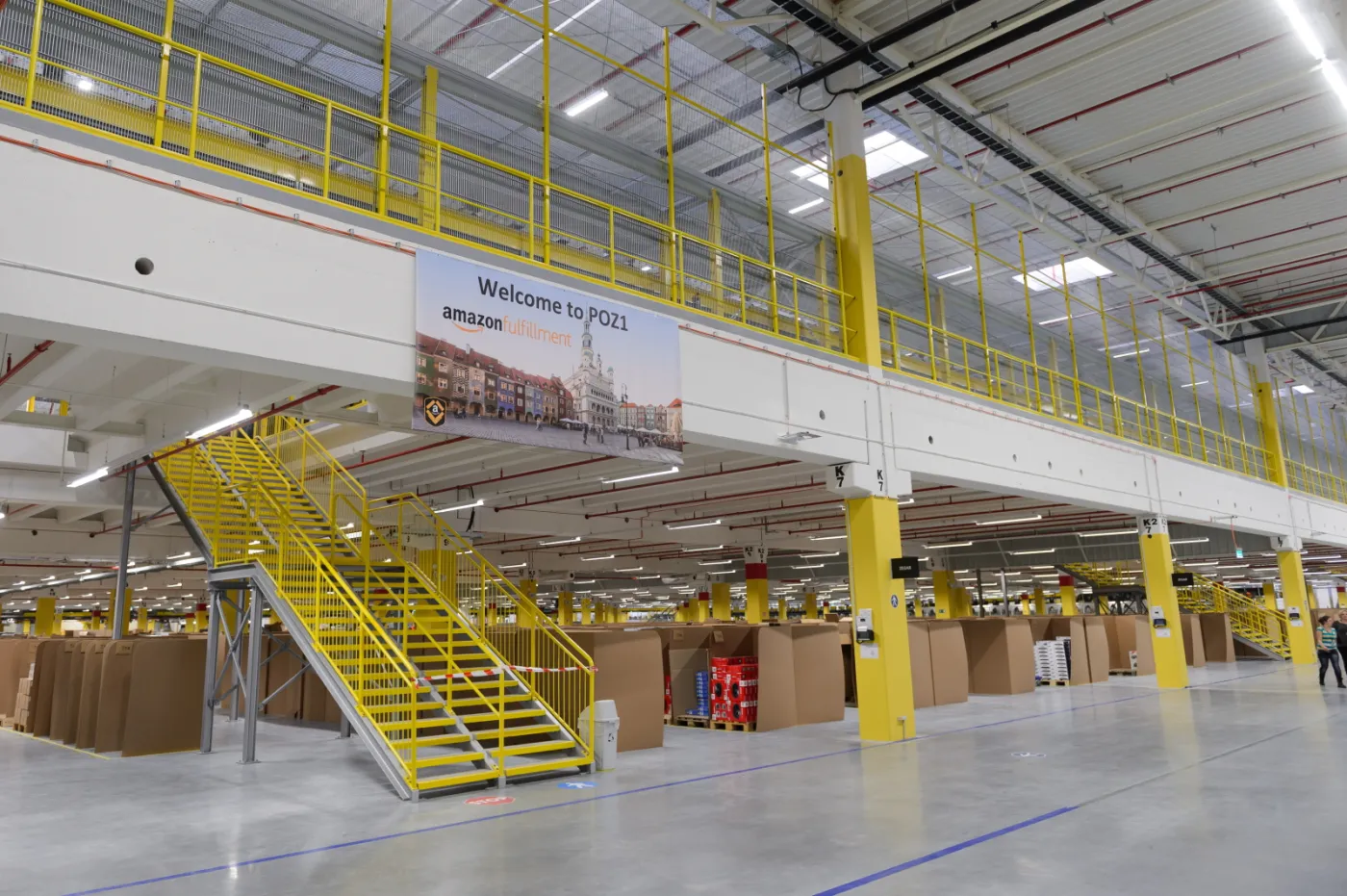 6993910-centrum-logistyczne-amazon.jpg