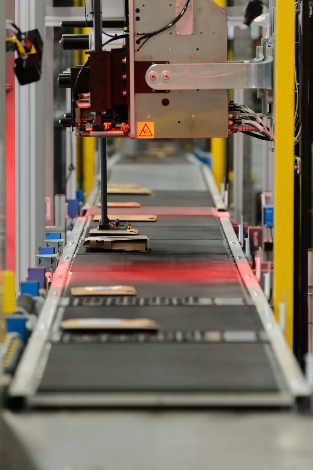 6993997-centrum-logistyczne-amazon.jpg