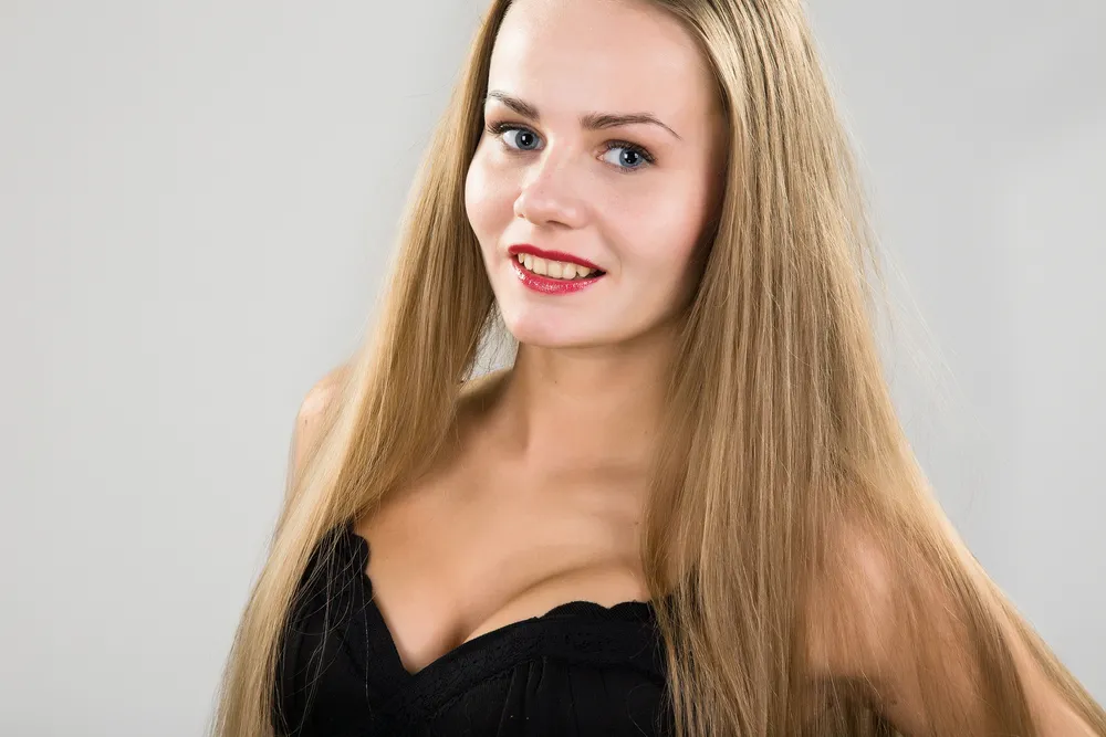 7237268-kobieta-z-duzymi-piersiami.jpg