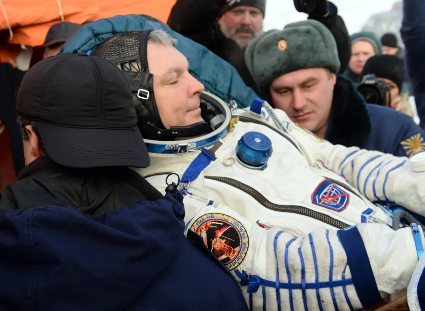 7531211-ladowanie-astronautow-z-iss-w.jpg