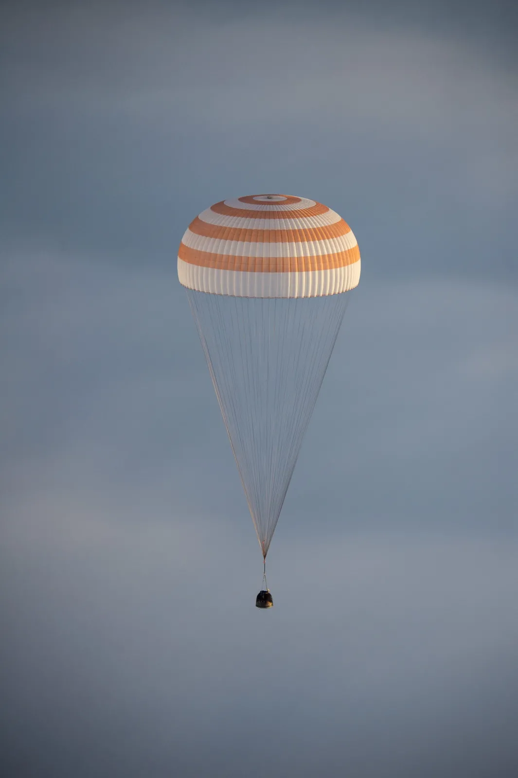 7531298-ladowanie-astronautow-z-iss-w.jpg