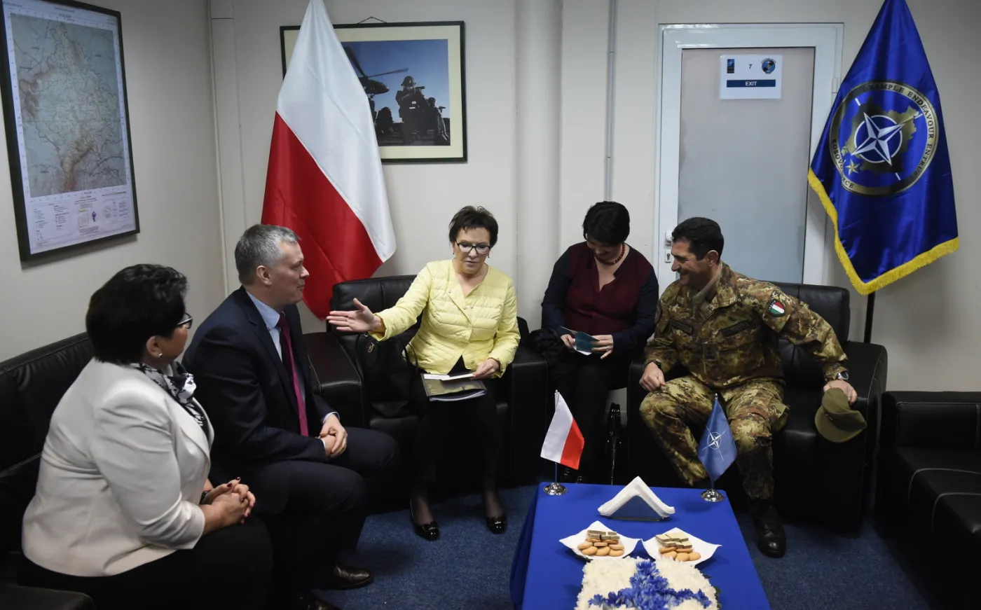 7613997-premier-ewa-kopacz-w-kosowie.jpg