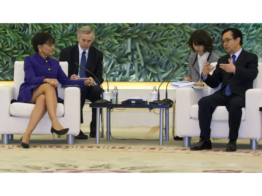 7651720-penny-pritzker-gao-hucheng.jpg