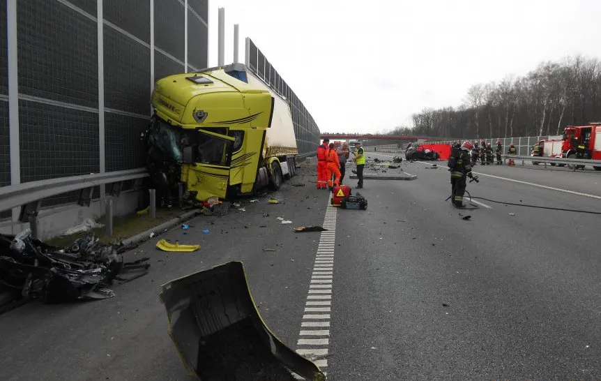 7653297-wypadek-na-autostradzie-a1.jpg