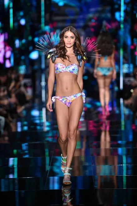 7709741-calzedonia-summer-show-2015.jpg