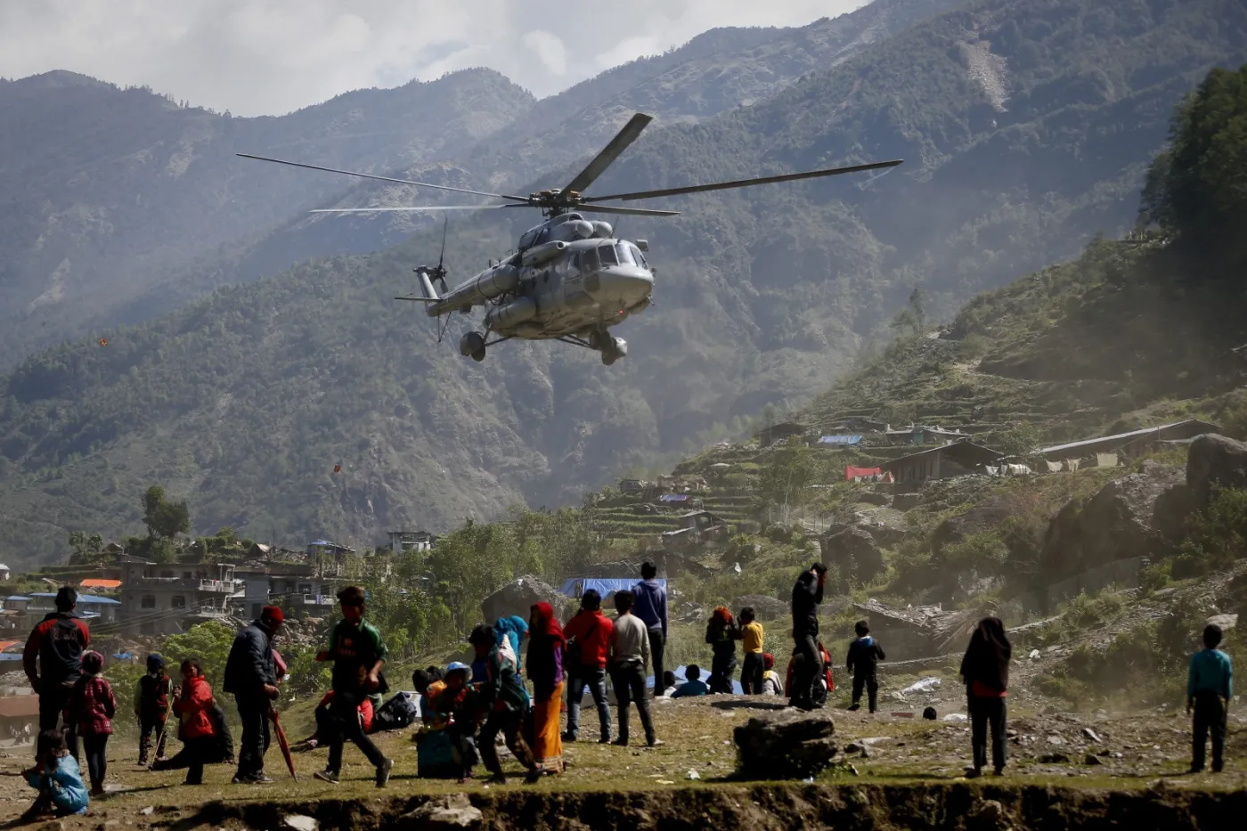 Akcja ratunkowa po trzęsieniu ziemi w Nepalu
