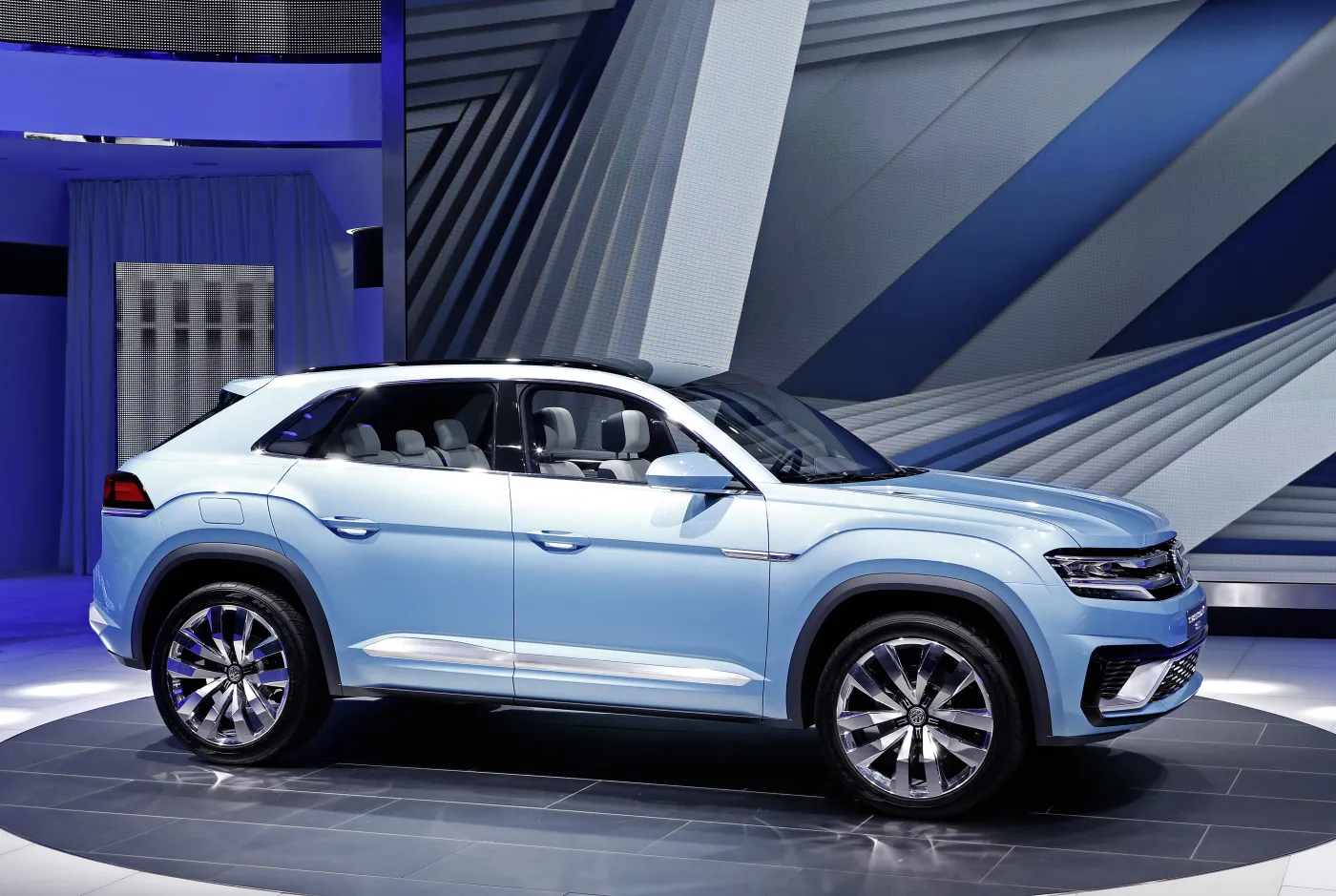 7297683-volkswagen-cross-coupe-gte.jpg
