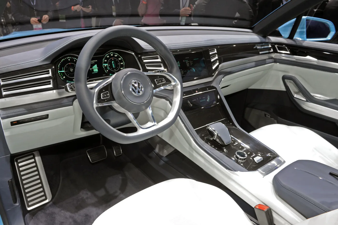 7297886-volkswagen-cross-coupe-gte.jpg