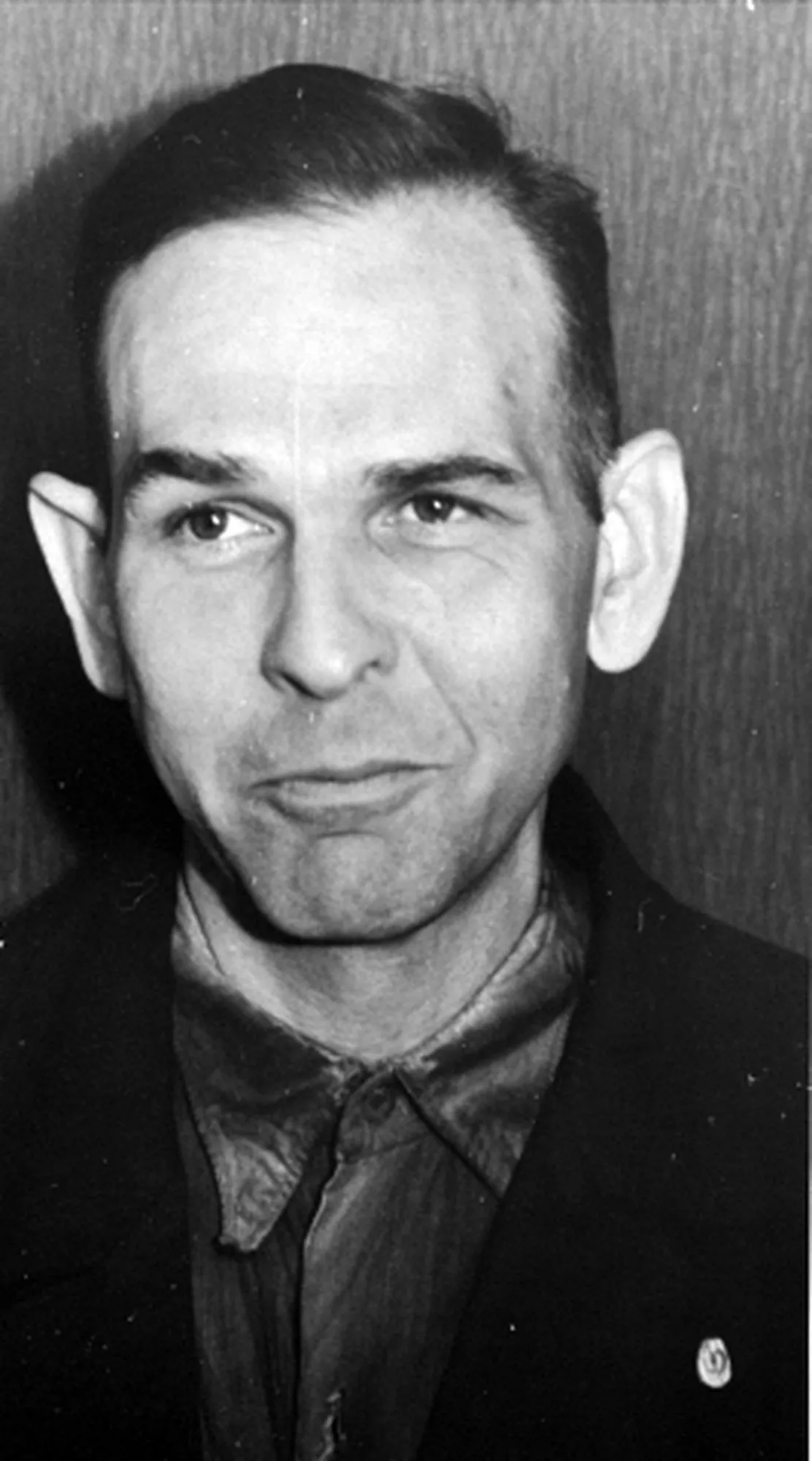 7319313-amon-g-th-w-1946-roku-zrodlo.jpg