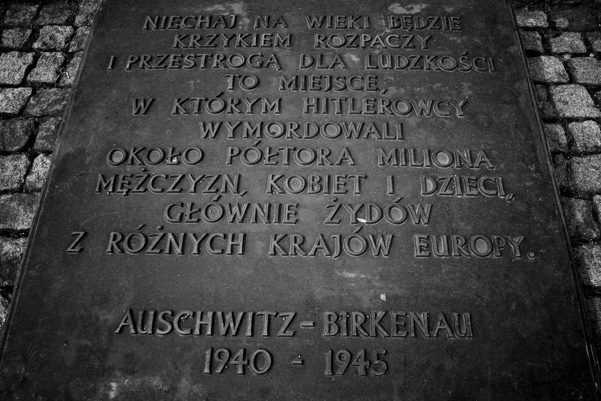 7342476-niemiecki-oboz-koncentracyjny.jpg