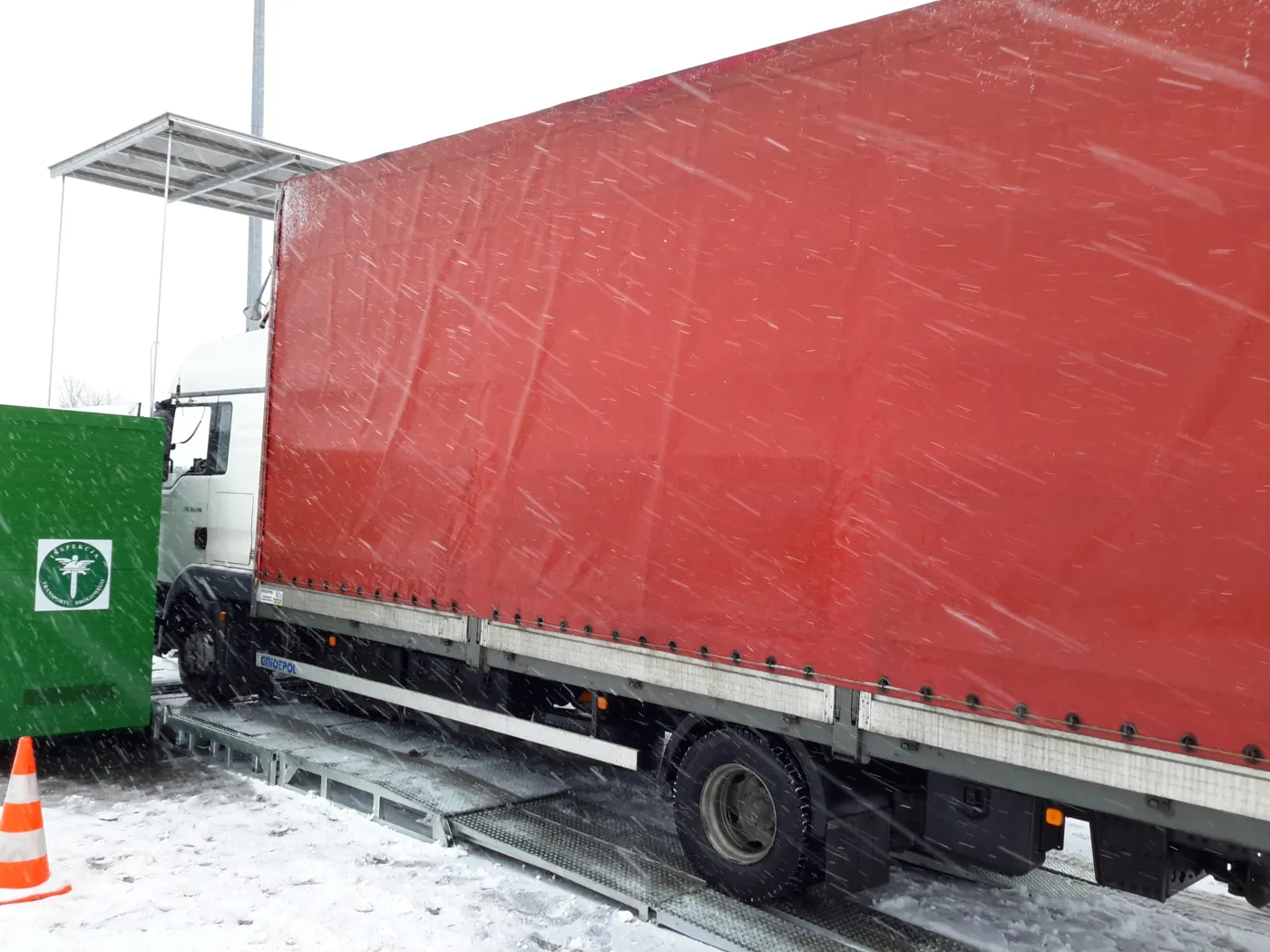 7406613-mobilna-stacja-diagnostyczna.jpg