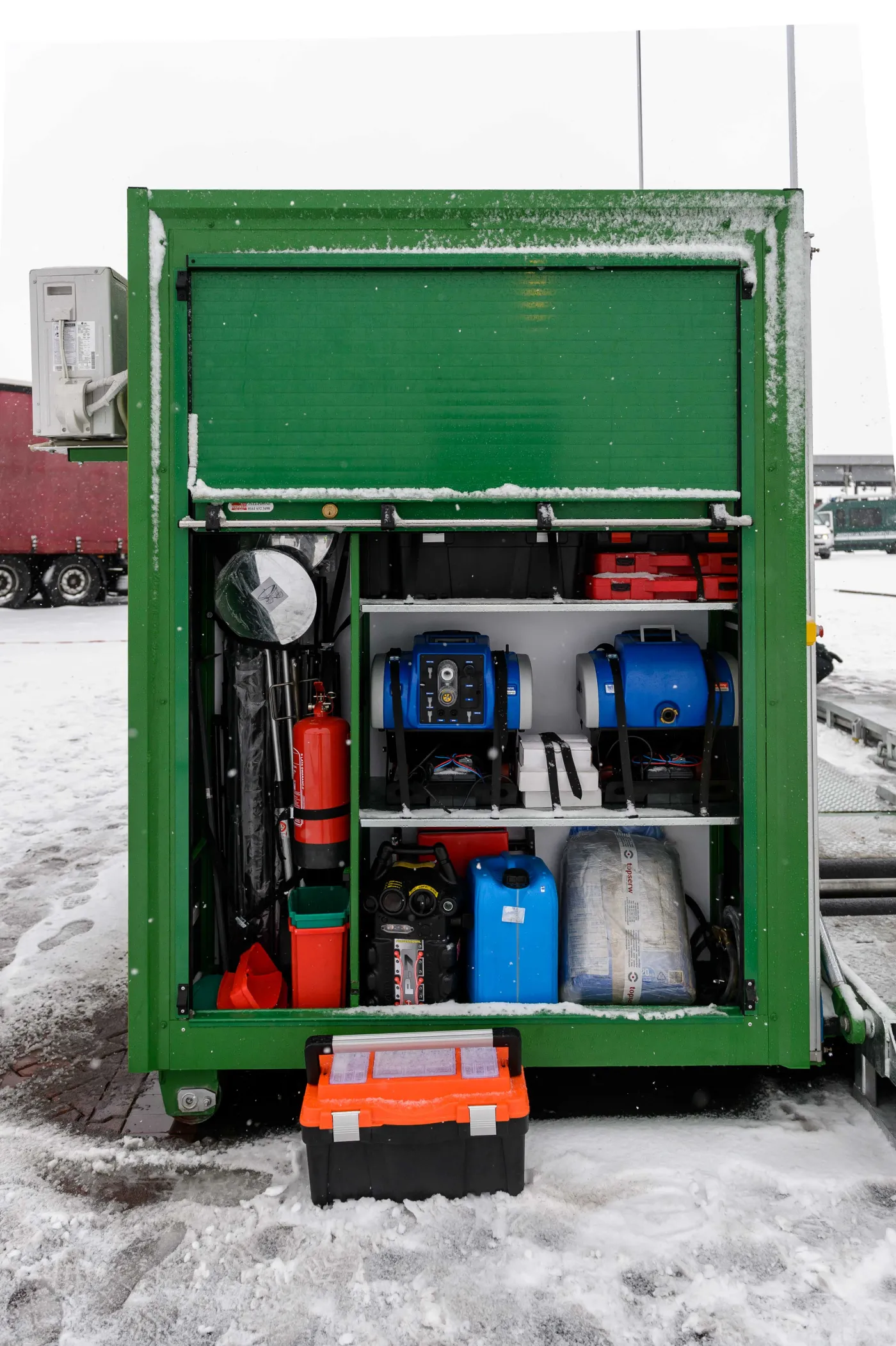 7406844-mobilna-stacja-diagnostyczna.jpg
