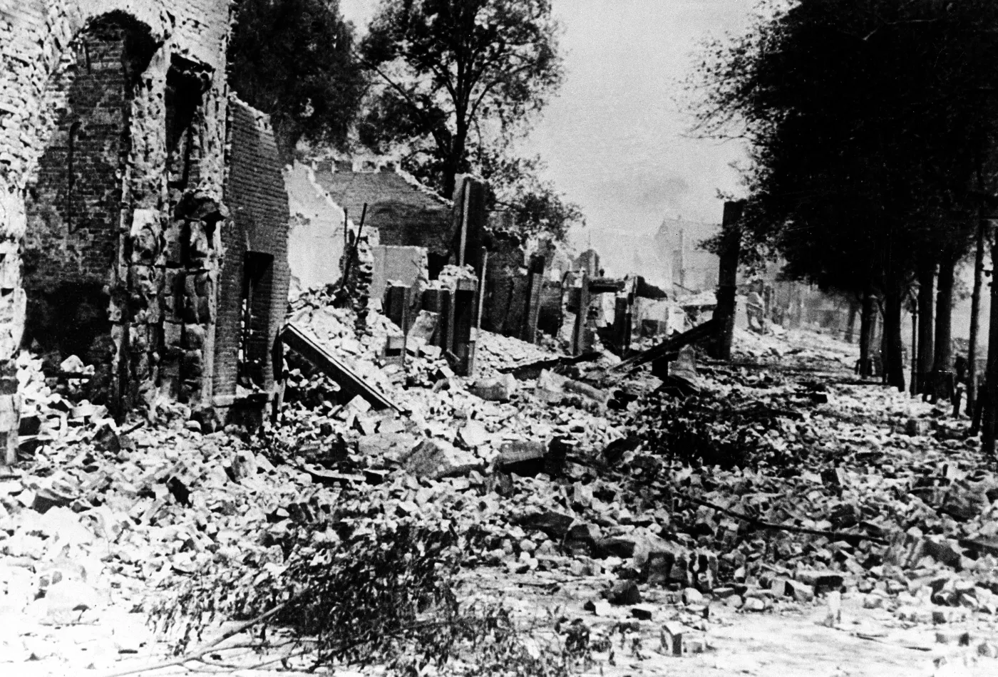 4929725-rotterdam-w-maju-1940-roku.jpg