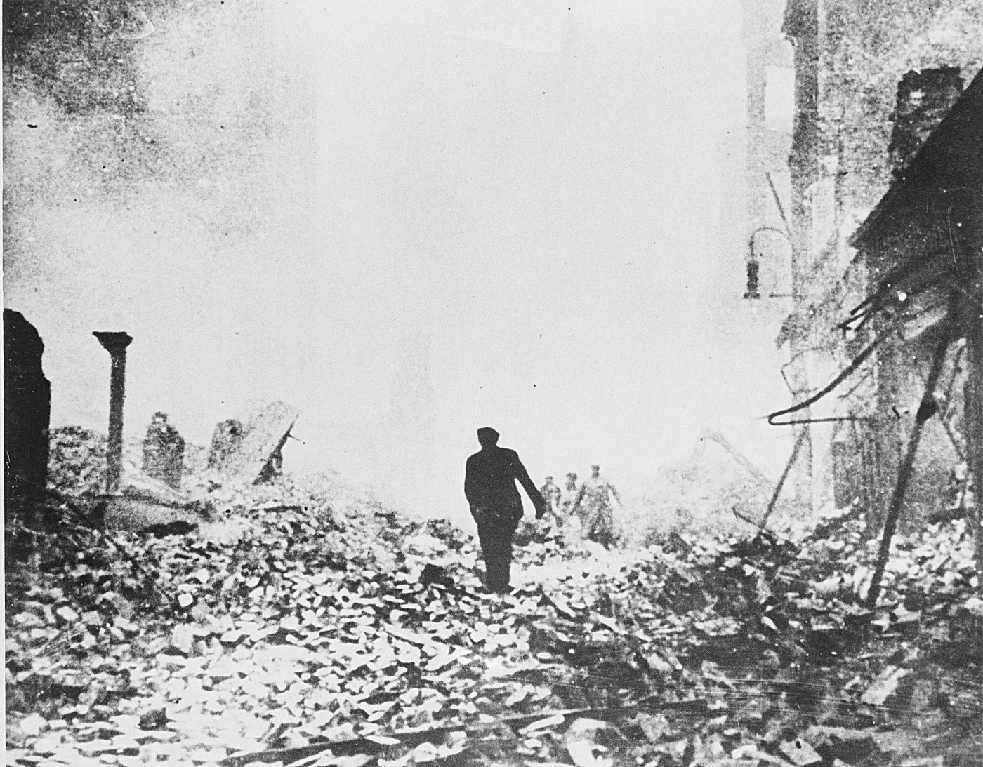 4930766-hamburg-w-grudniu-1943-roku.jpg