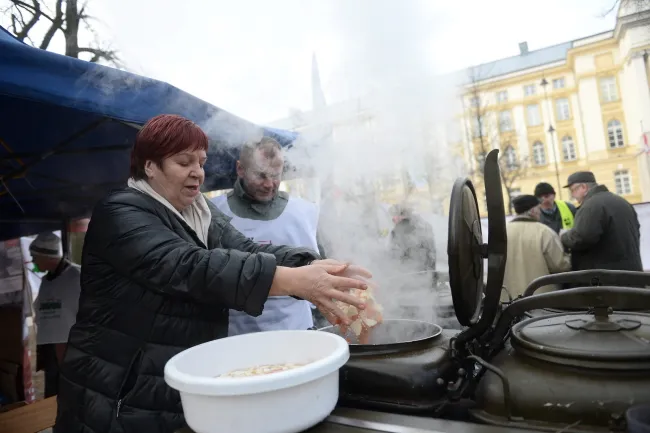 7462084-protest-rolnikow-przed-kprm.jpg