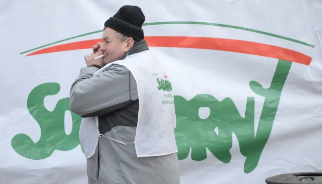 7462162-protest-rolnikow-przed-kprm.jpg