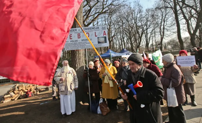 7462241-protest-rolnikow-przed-kprm.jpg