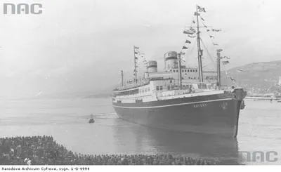 7469494-transatlantyk-batory-wyplywal.jpg