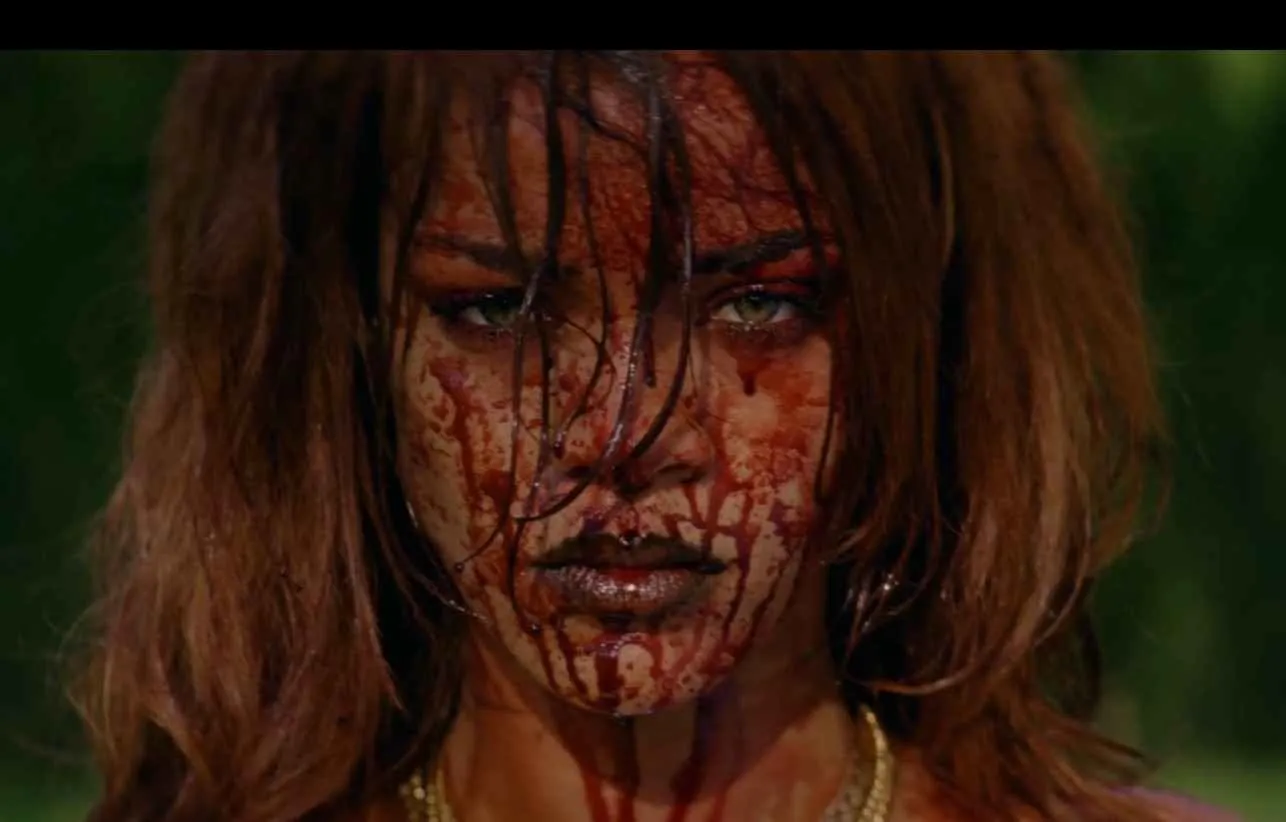 Rihanna szokuje: krew, przemoc i nagość w nowym klipie [ZDJĘCIA]