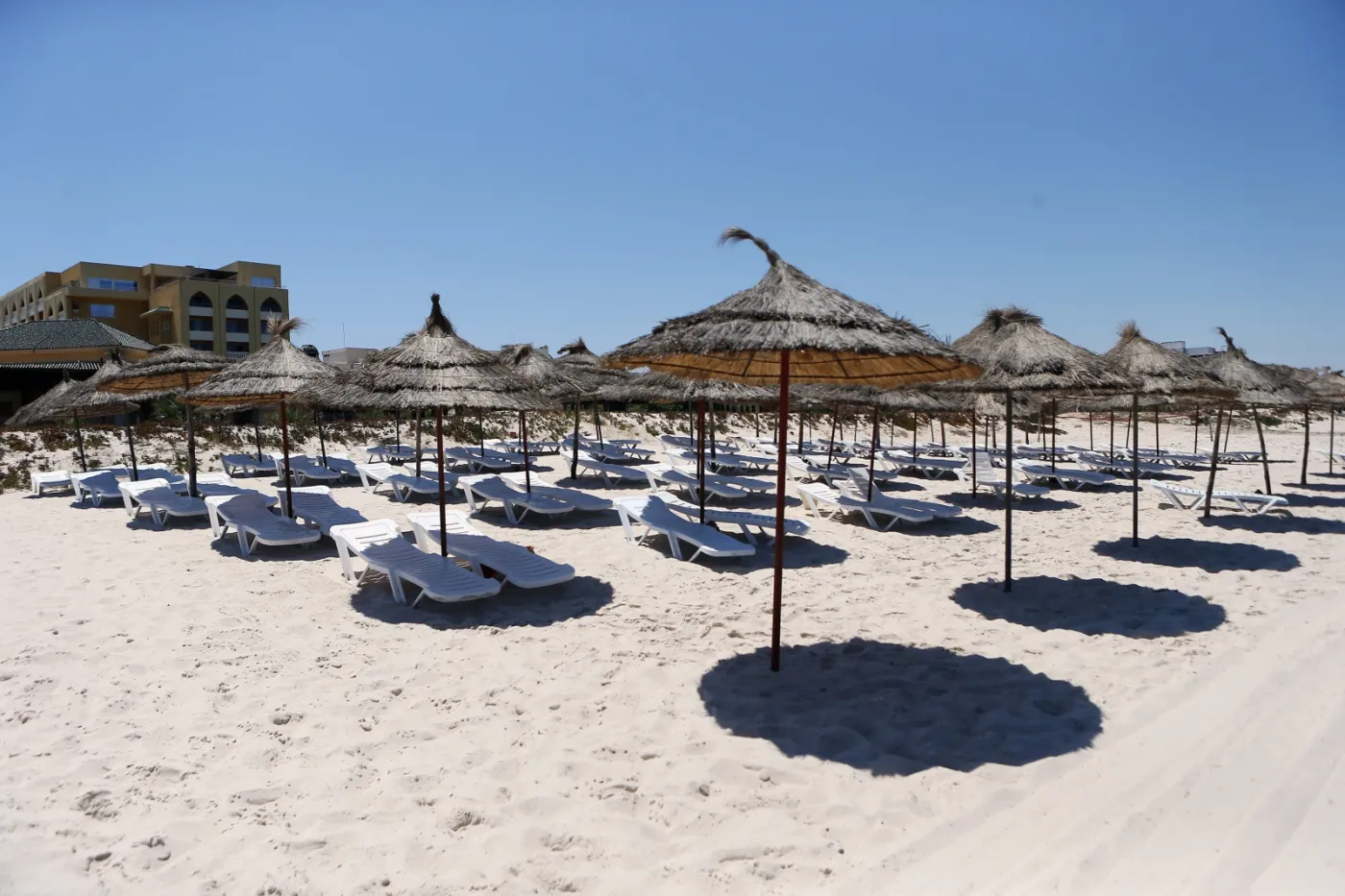 Plaża w Susa na której doszło do zamachu