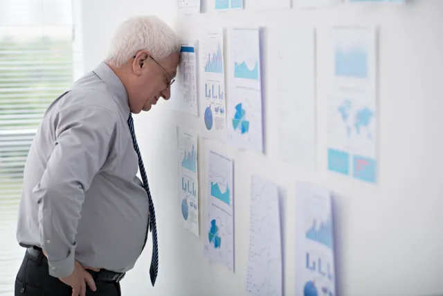 Za starzy na pracę, za młodzi na emeryturę