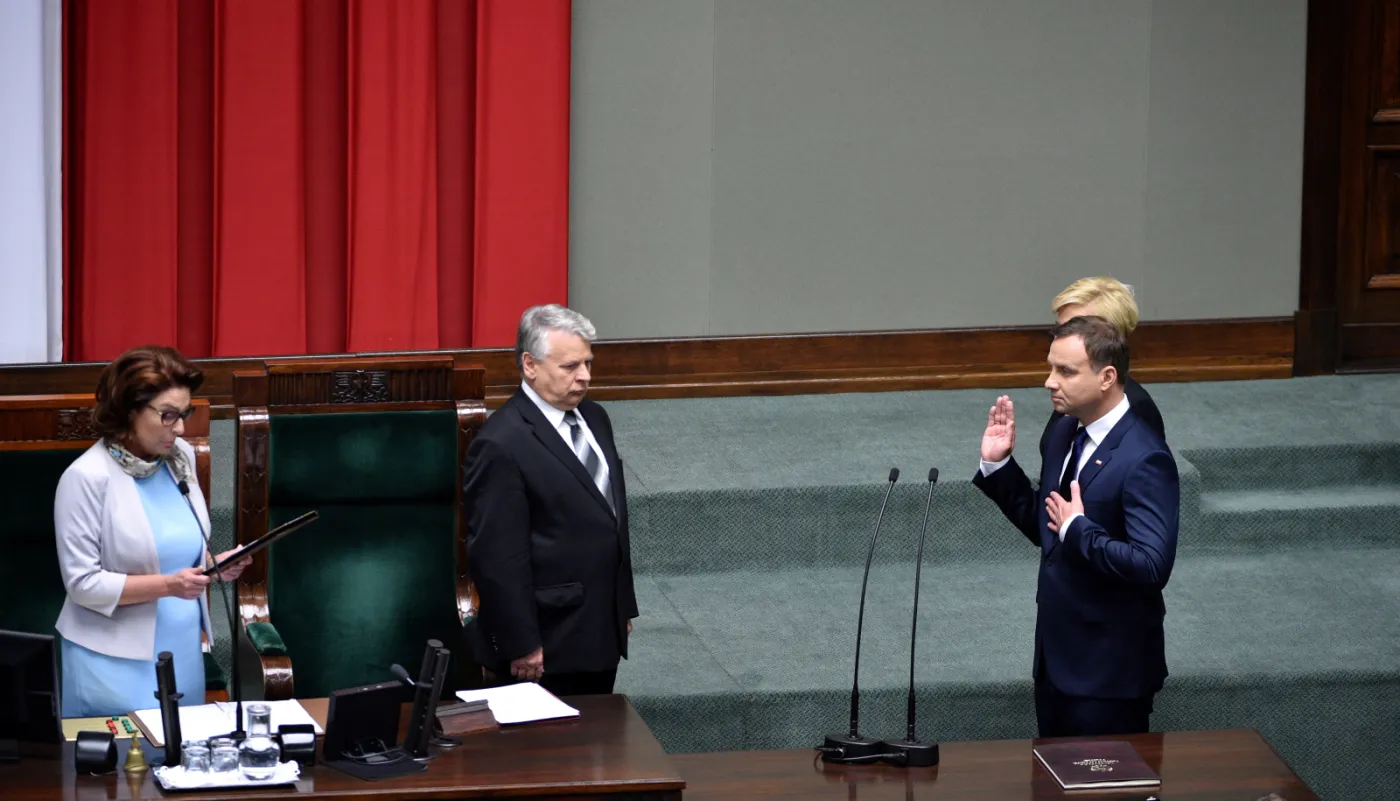 8057566-prezydent-andrzej-duda-sklada.jpg