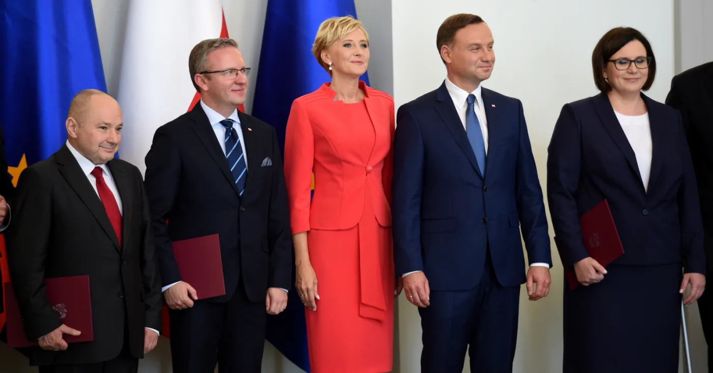 8064563-agata-duda-w-srodku-w-czasie.jpg