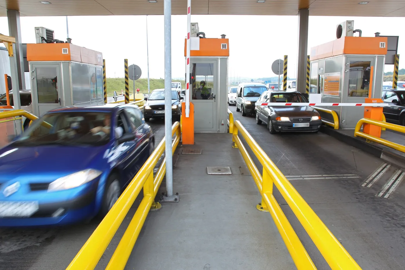 Punkt poboru opłat autostrady A1 Amber One w Rusocinie