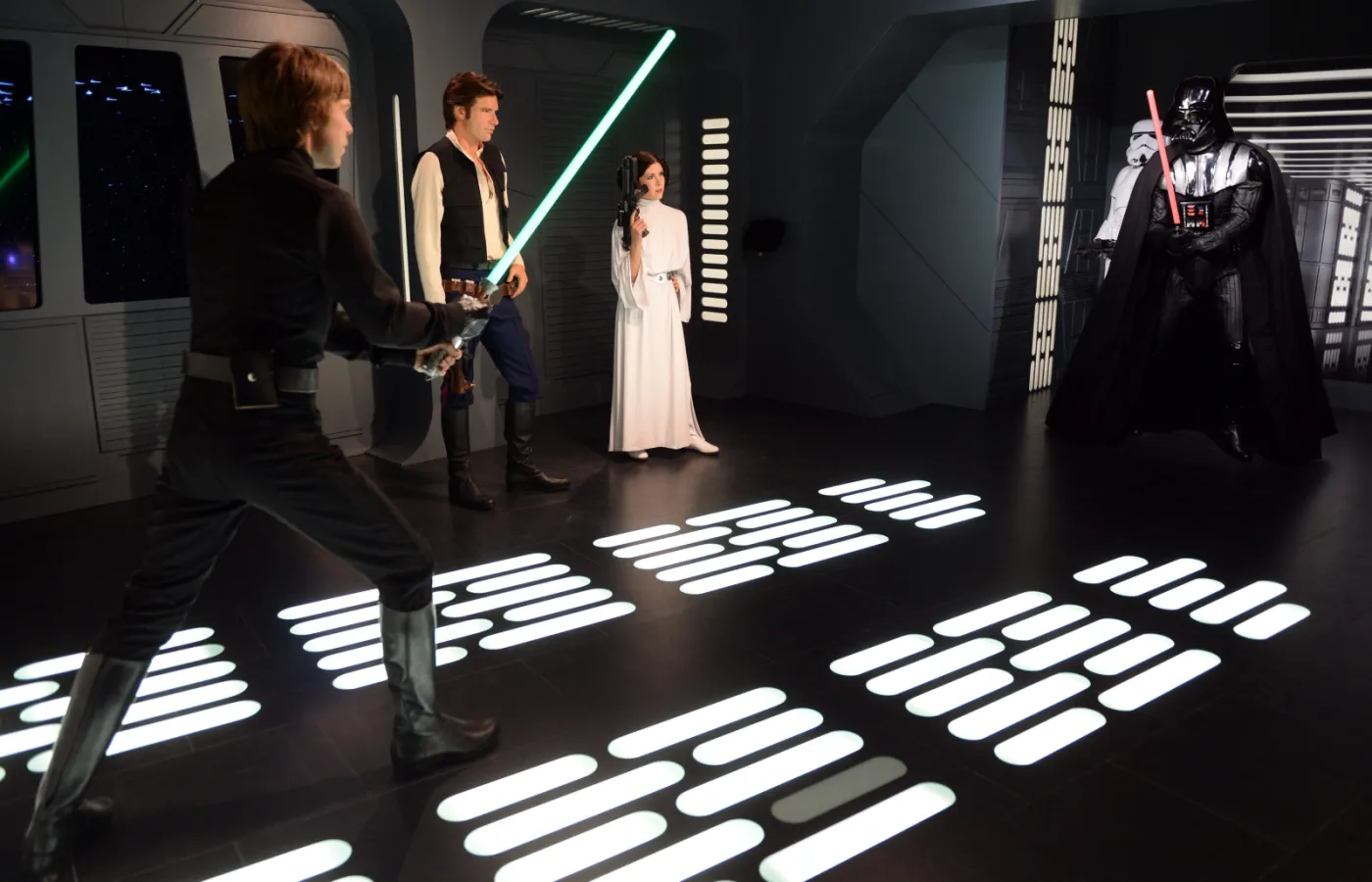 7753555-darth-vader-princess-leia-han.jpg