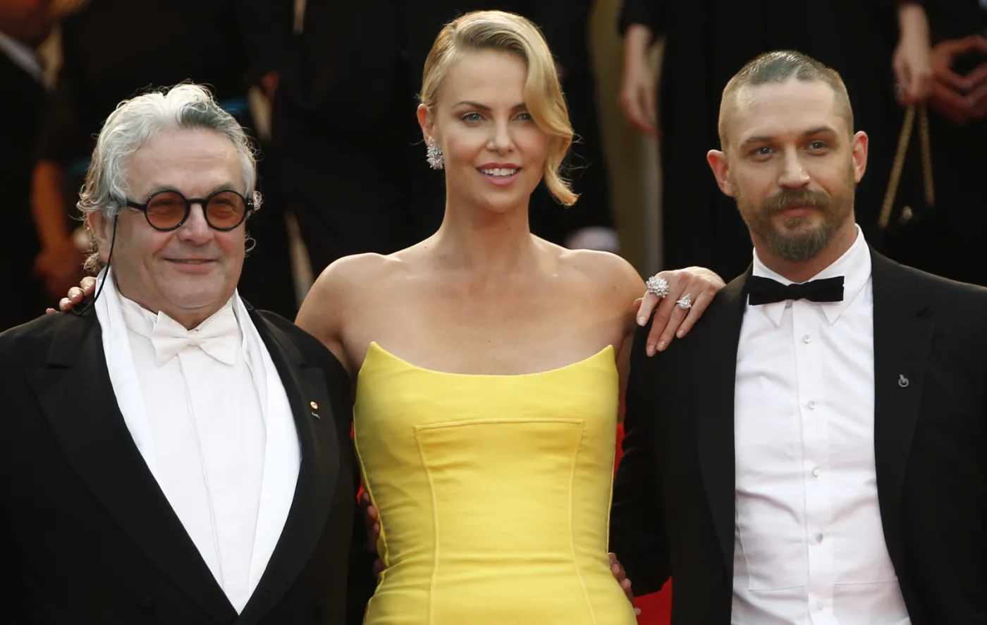 7769200-george-miller-charlize-theron.jpg