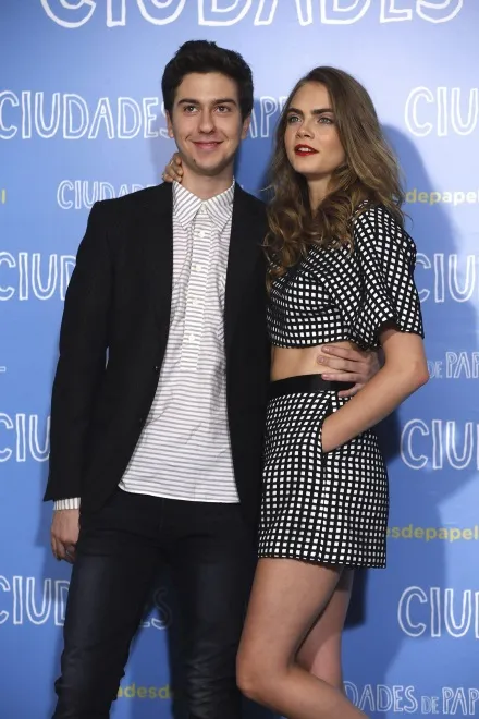7882111-natt-wolff-cara-delevingne.jpg
