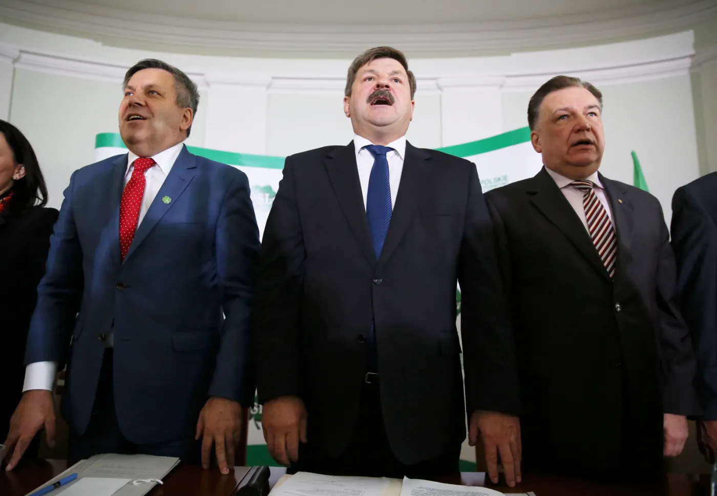 Od lewej: szef PSL, wicepremier i minister gospodarki Janusz Piechociński, europoseł partii Jarosław Kalinowski oraz marszałek województwa mazowieckiego Adam Struzik