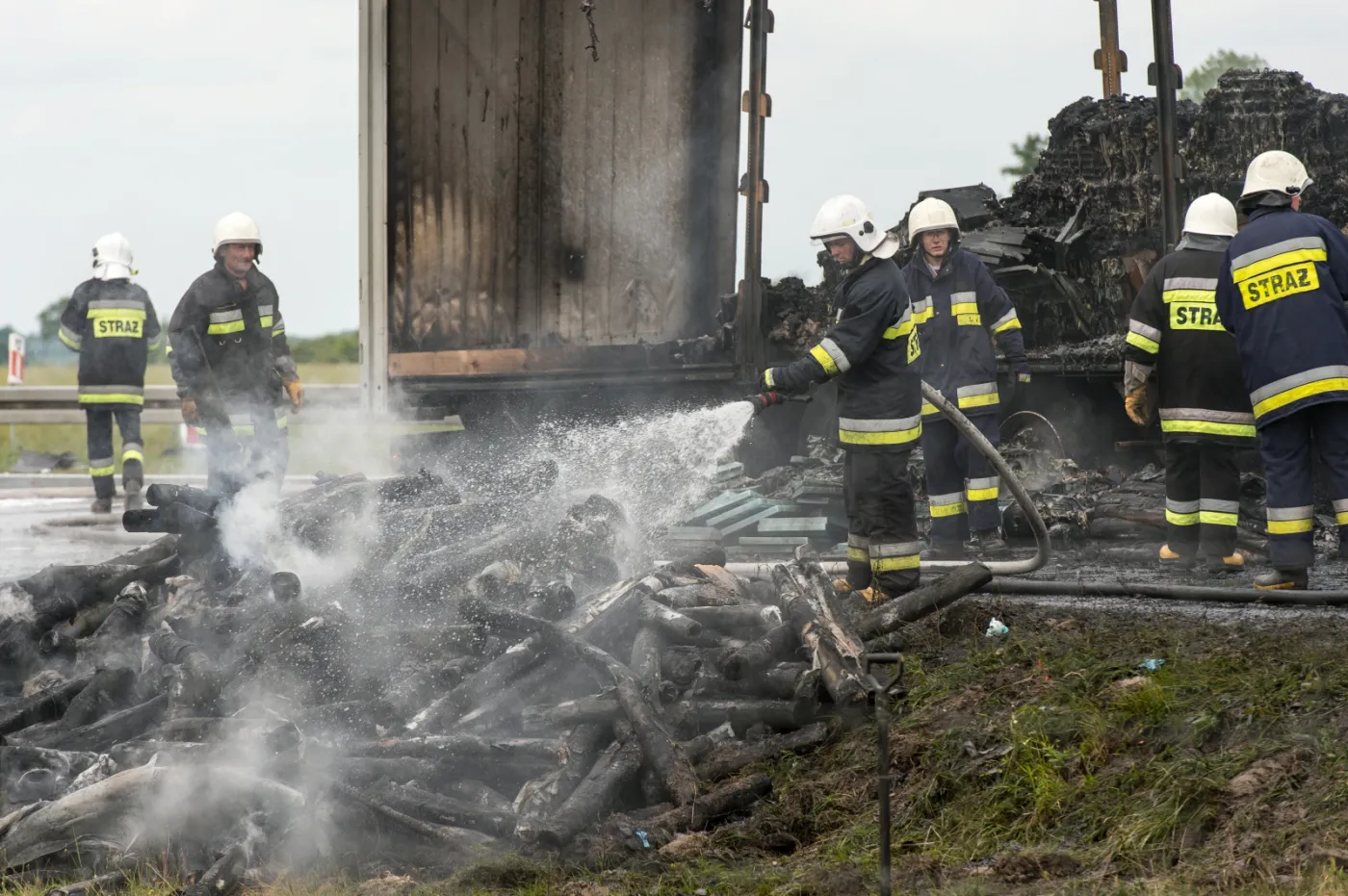 7903568-karambol-na-autostradzie-a4.jpg
