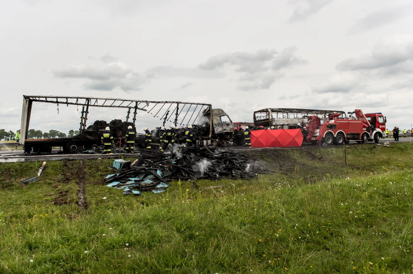 7903658-karambol-na-autostradzie-a4.jpg