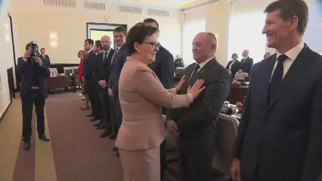 Pierwsze posiedzenie rządu po wyborach. Kopacz do ministra: Co pan taki spokojny? WIDEO