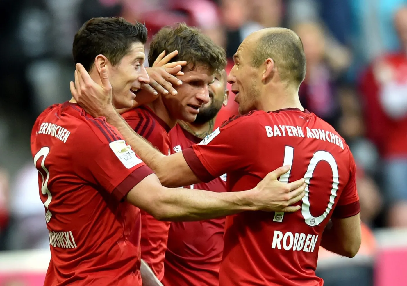 Robert Lewandowski (z lewej)