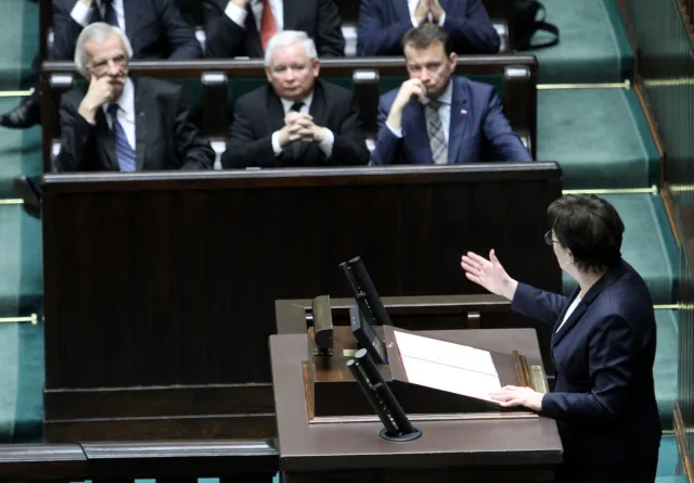 Więcej fotoradarówi i wyższe kary? Przyszły nowy szef MSWiA Mariusz Błaszczak z PiS pod ścianą