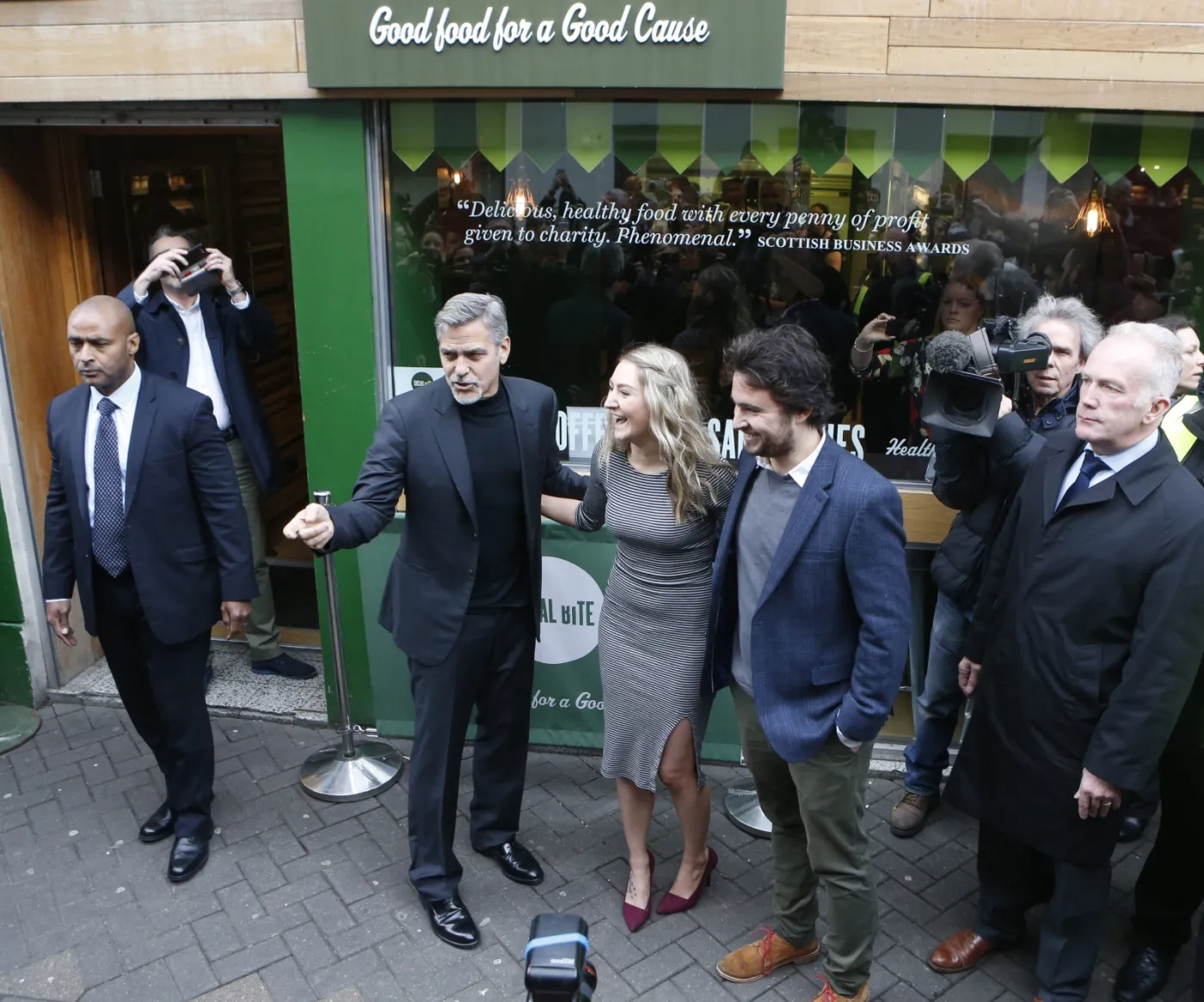 8414973-george-clooney-i-tworcy-sieci.jpg