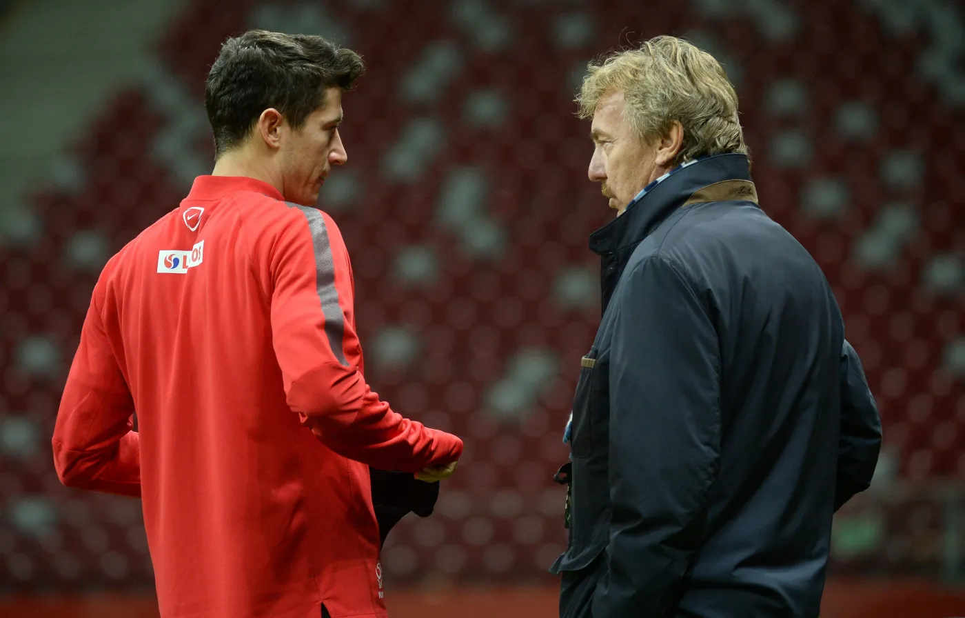 Robert Lewandowski (L) i prezes PZPN Zbigniew Boniek (P) podczas treningu piłkarskiej reprezentacji Polski na PGE Narodowym w Warszawie