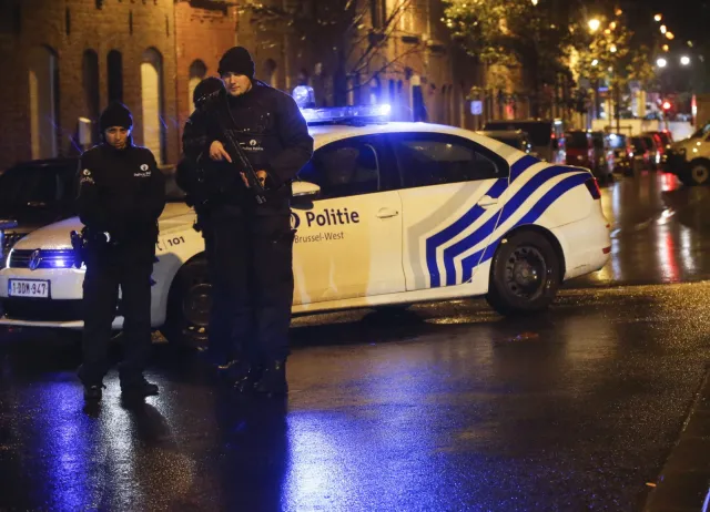 Koniec policyjnej obławy w dzielnicy Molenbeek. Terrorysta wciąż na wolności