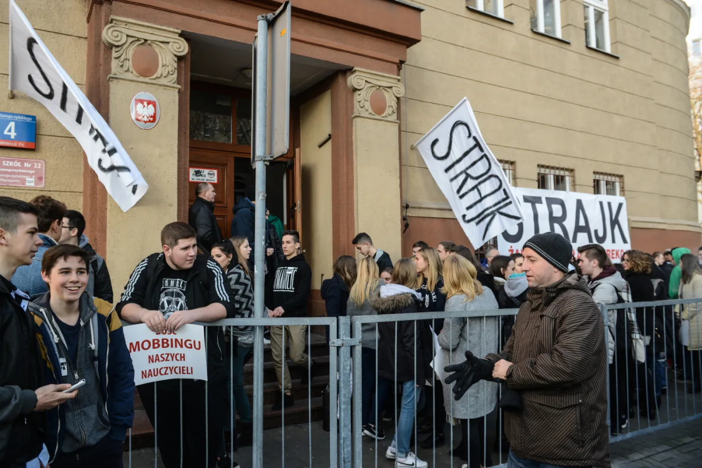 Strajk w warszawskiej szkole i interwencja minister edukacji