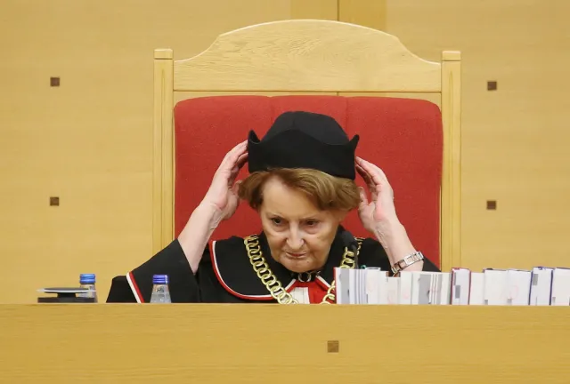 Trybunał Konstytucyjny: Trzech sędziów wybranych zgodnie z konstytucją, dwóch - nie. WIDEO