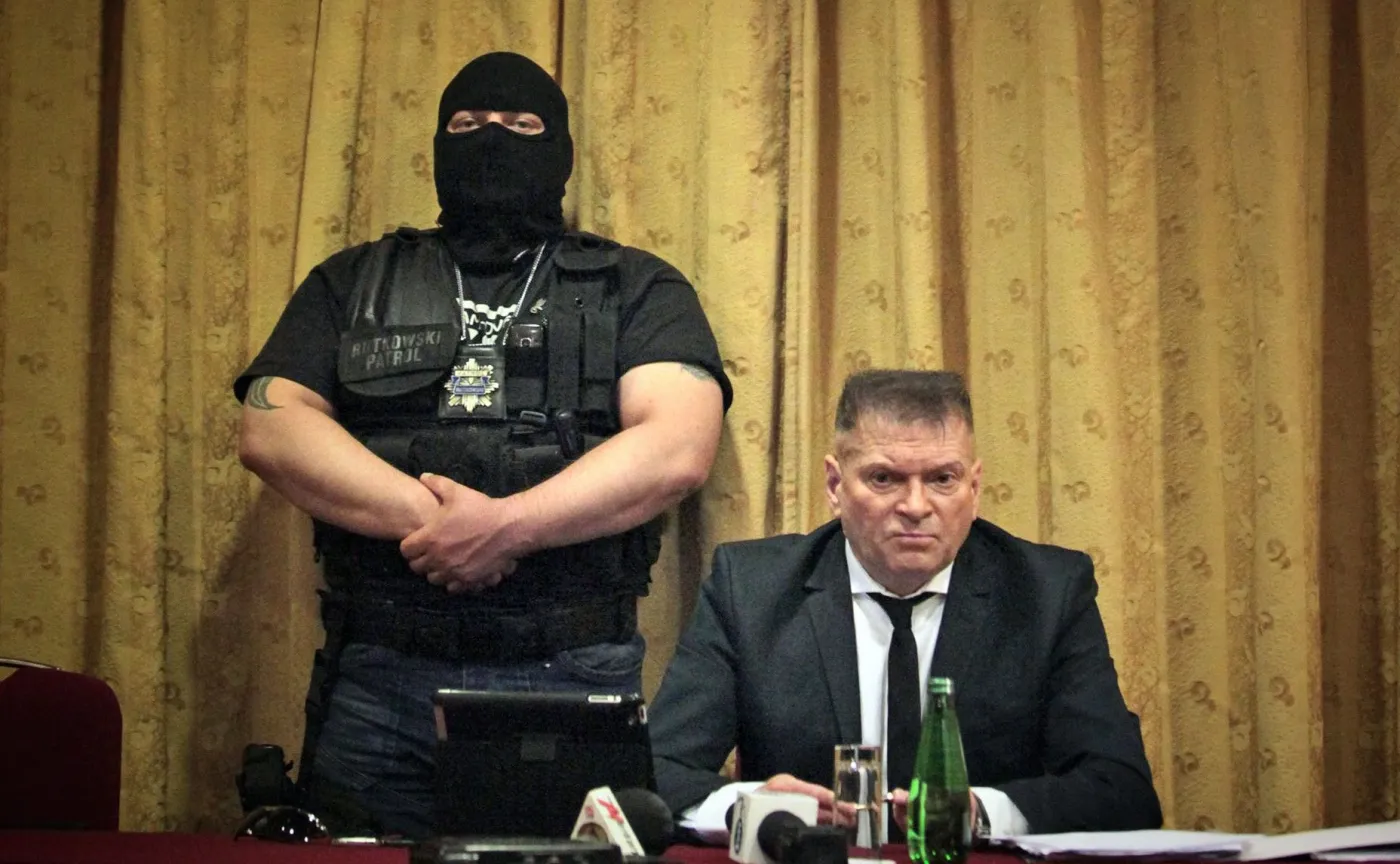 Krzysztof Rutkowski (siedzi)