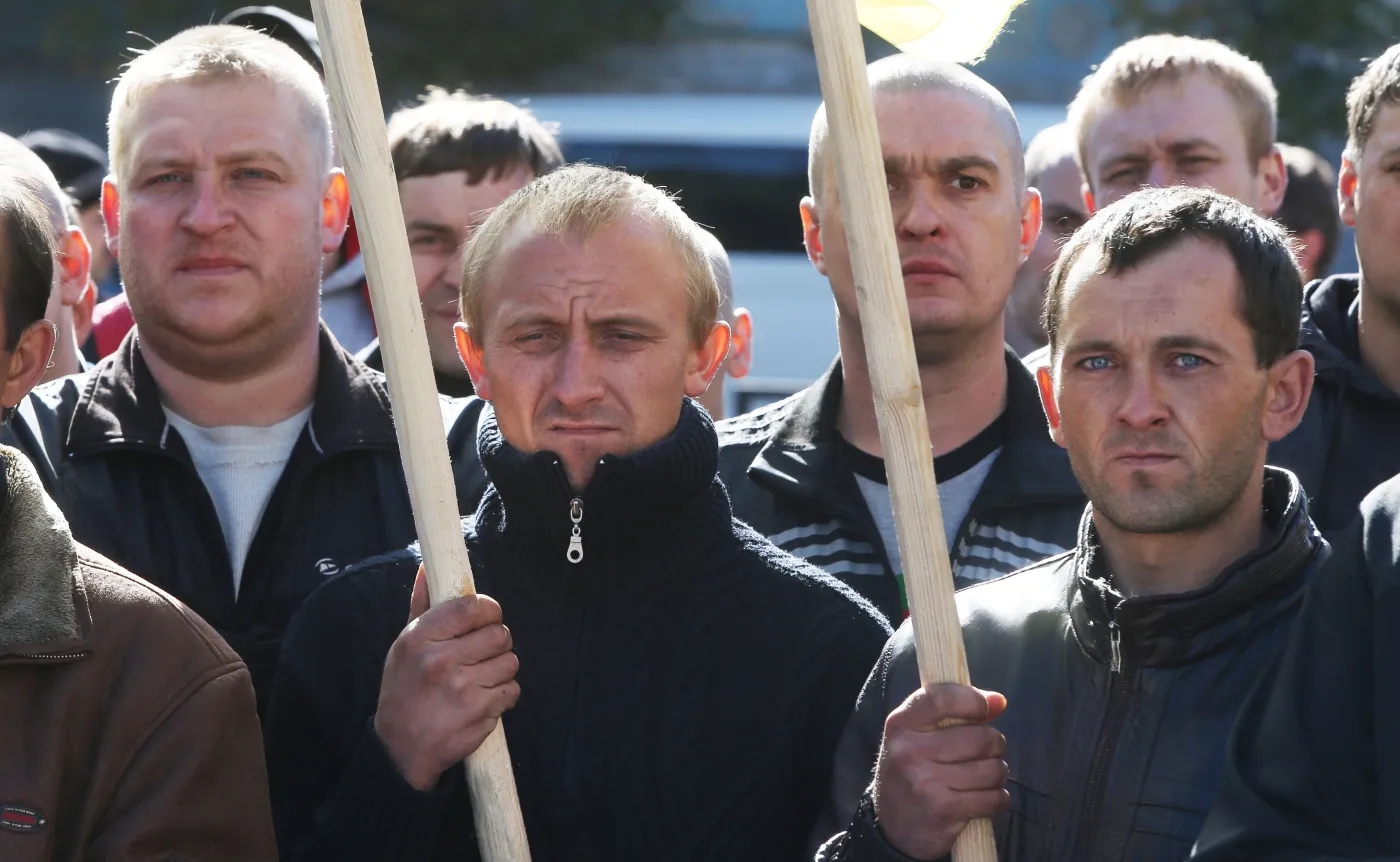 Ukraińscy górnicy demonstrują w Kijowie, w pobliżu ukraińskiego parlamentu, 7 października 2015 r.