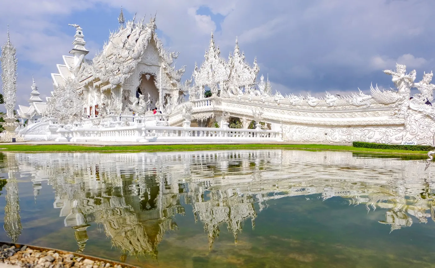 8553333-swiatynia-wat-rong-khun-czyli.jpg